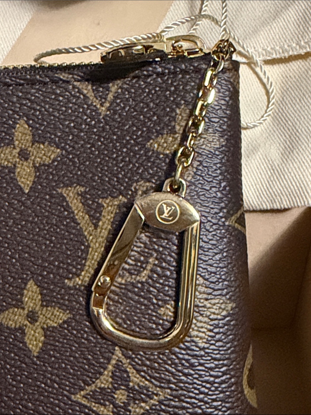 New Louis Vuitton Monogram Cles Key pouch size M - Picture 3 of 7